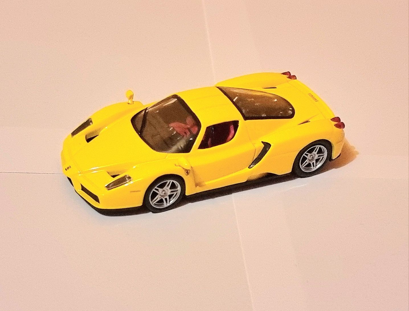 Machetă Auto Ferrari Enzo scara 1 43