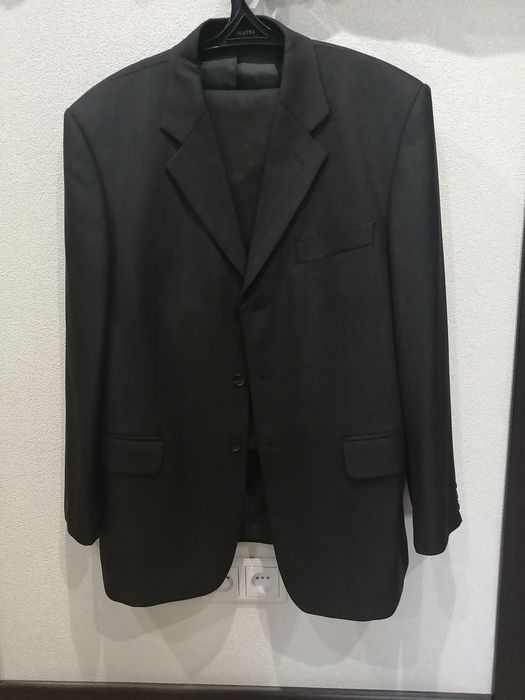 Мужской костюм стильный