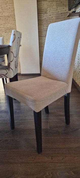 масивна маса от бук, 10 бр. дървени столове с тапицерия.