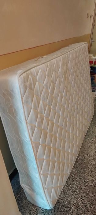Подарявам матрак  
 114см./190см.