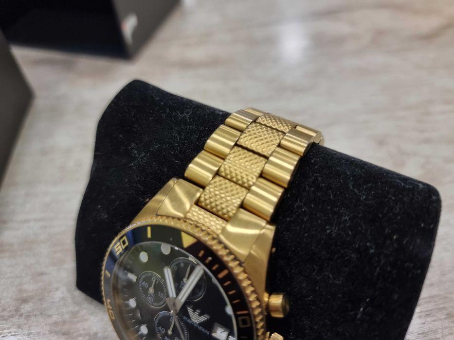 Мъжкият часовник Emporio Armani AR5857