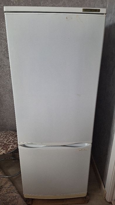 Продам холодильник Атлант