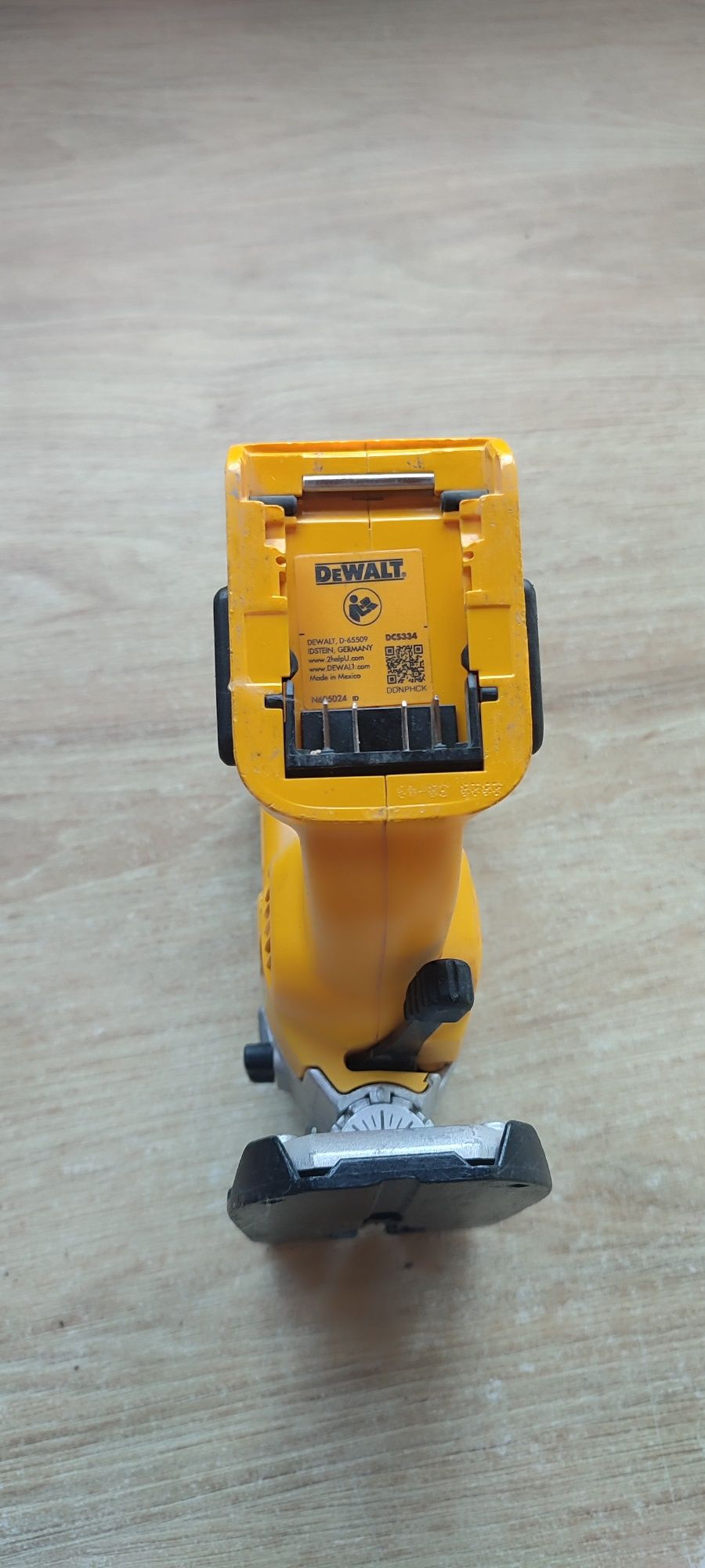 Акумулаторен прободен трион Dewalt DCS334