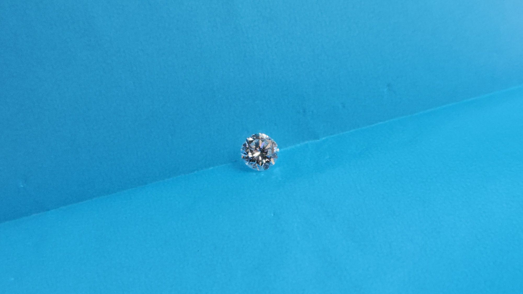 Diamante naturale cu certificat IGI GIA pentru cercei inel pandant aur