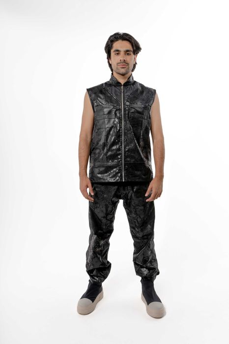 Designerul Vishisku lansează Jachetă Pantaloni Vestă Cargo Piele UK