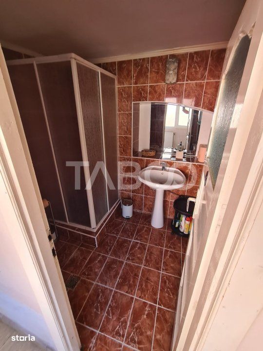 Casa cu spatiu comercial de vanzare in Sebes zona centrala
