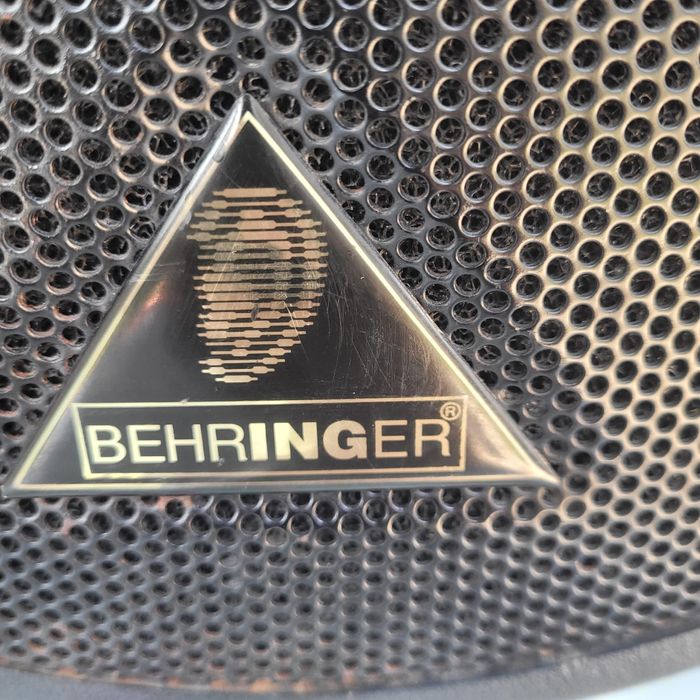 boxa behringer B215A folosit in regim casnic