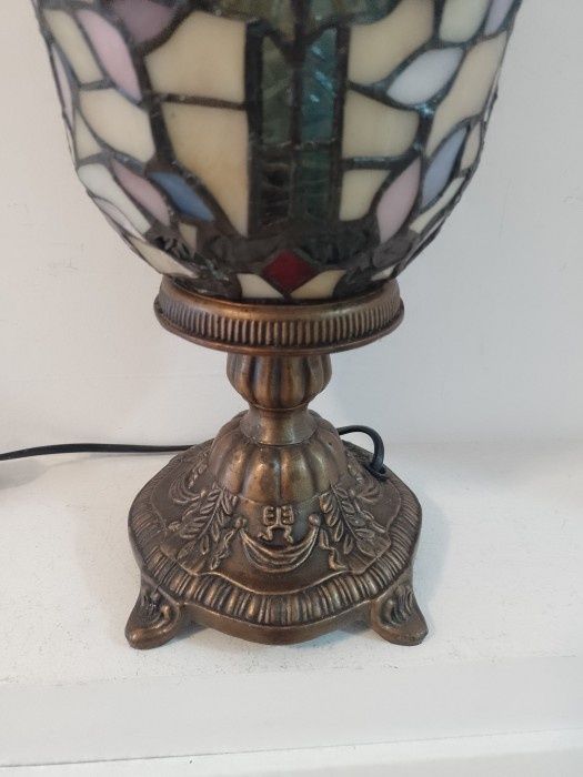 Superba lampa antica stil Tiffany pentru noptiera cu talpa din bronz ,