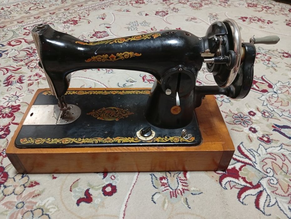 Продам швейную машину