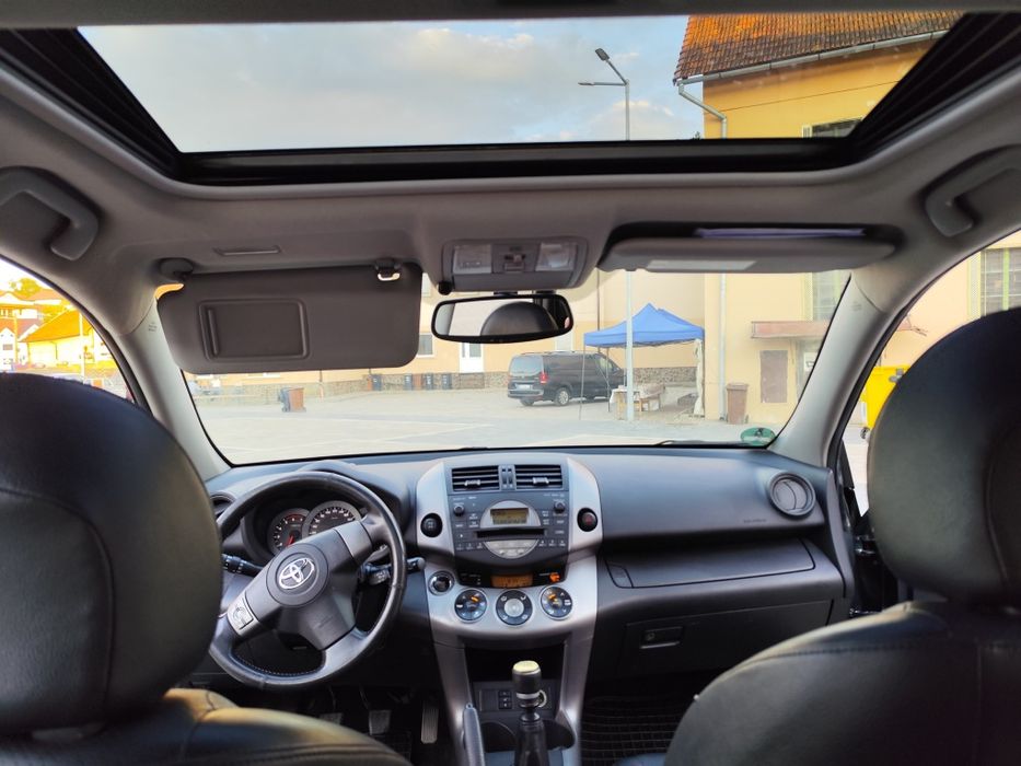 Vând Toyota RAV4 4x4 2.2 TDI cp 177