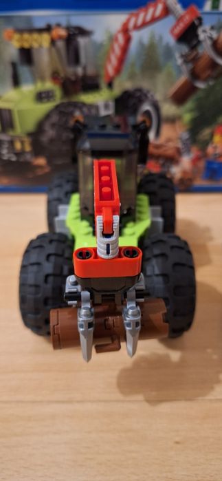 Lego 60181 tractorul forestier