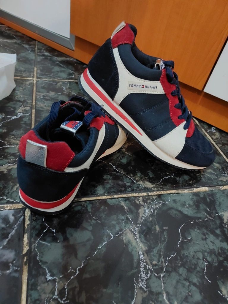 Adidași Tommy Hilfiger