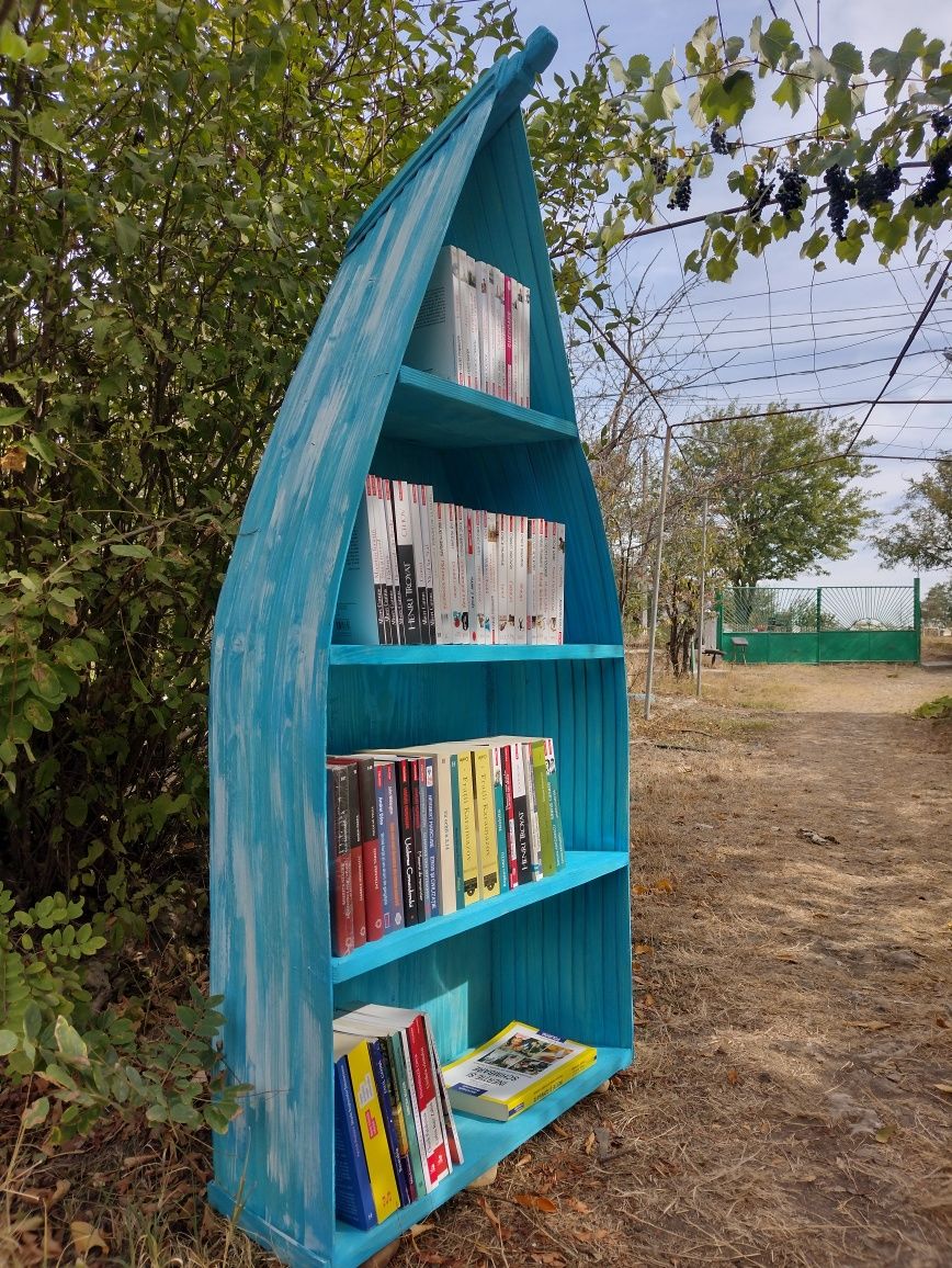 Barcă decor, biblioteca