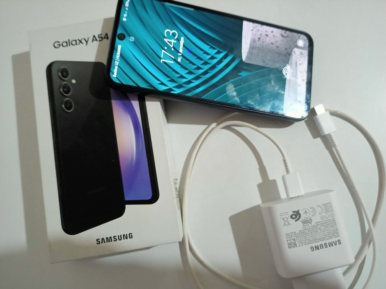 Samsung Galaxy A 54 / 5 G  256 g срочни сотилади