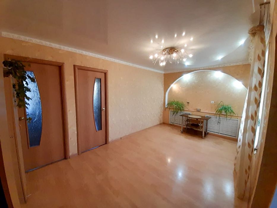 2-х уровневый жилой дом с коммерческим помещение в центре города