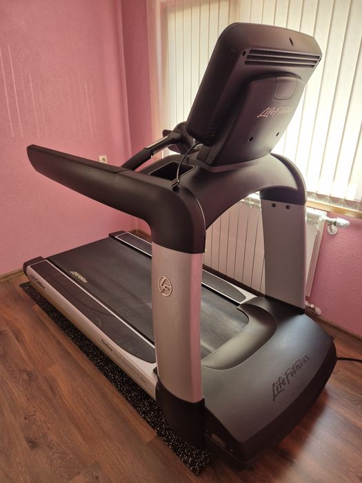 Професионална бягаща пътека Life Fitness 95T