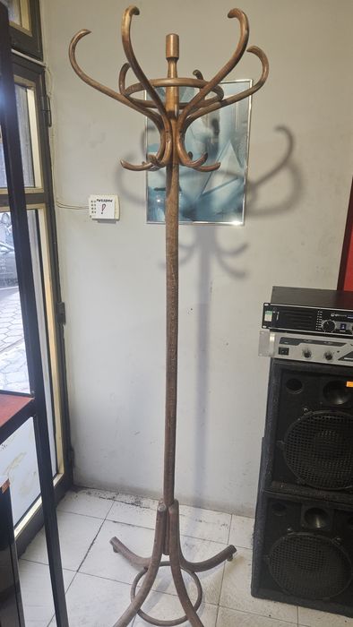 Стара дървена закачалка