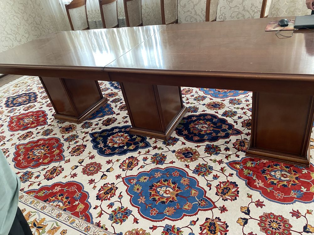 Срочно продам стол и 14 стульев