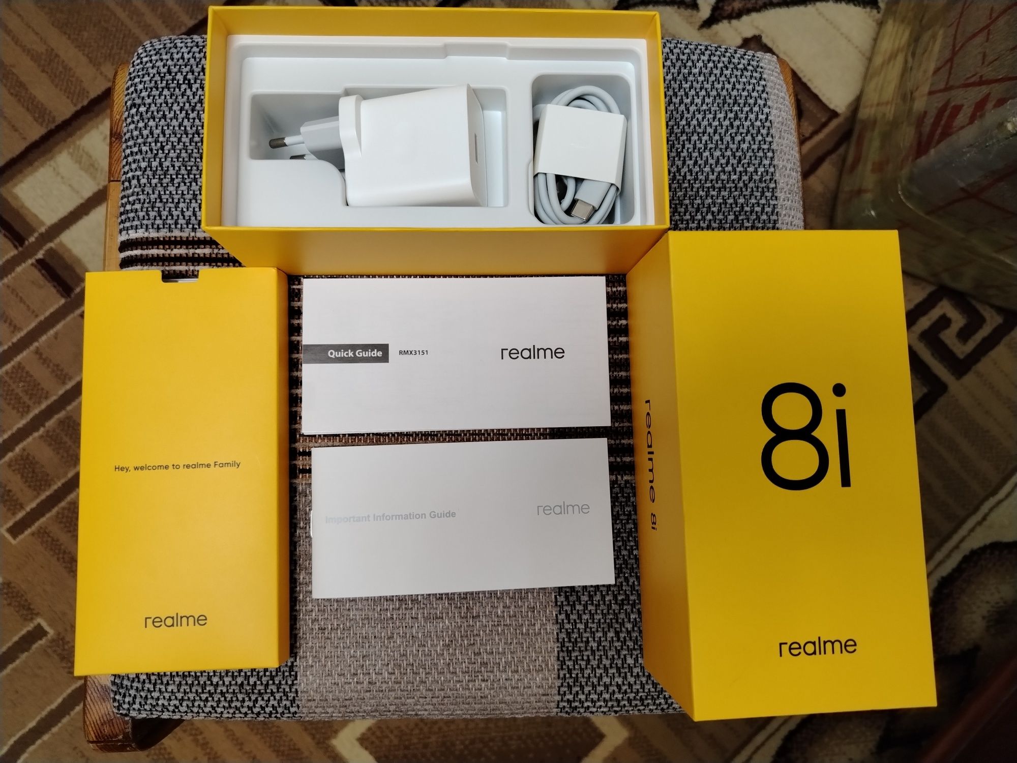 Realme 8i в идеальном состоянии, почти новый , полная комплектация