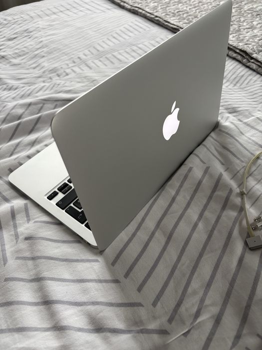 Macbook Air 11/2015+mouse Apple