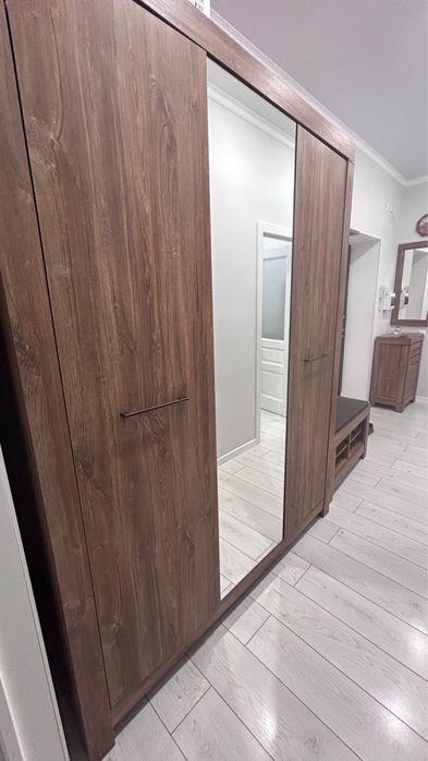 Продаётся комплект мебели для прихожей