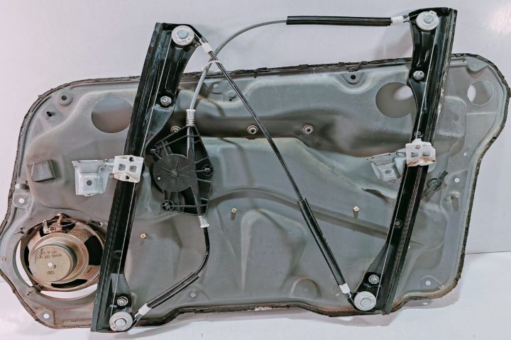 Macara geam  stanga fata 1J4837755E Volkswagen VW Golf a 4-a generati