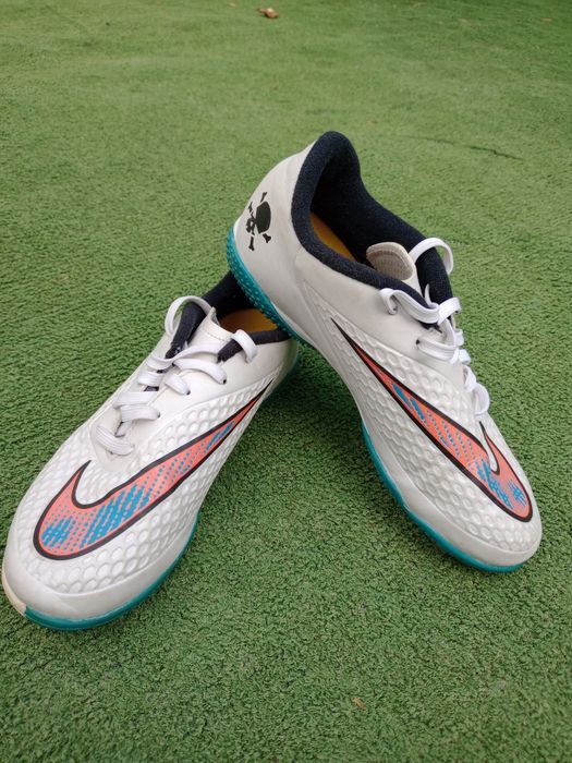 Маратонки за зала номер 34