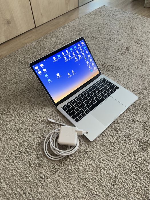 MacBook Pro 13” 2016, i5/8GB/250GB, baterie și încărcător noi