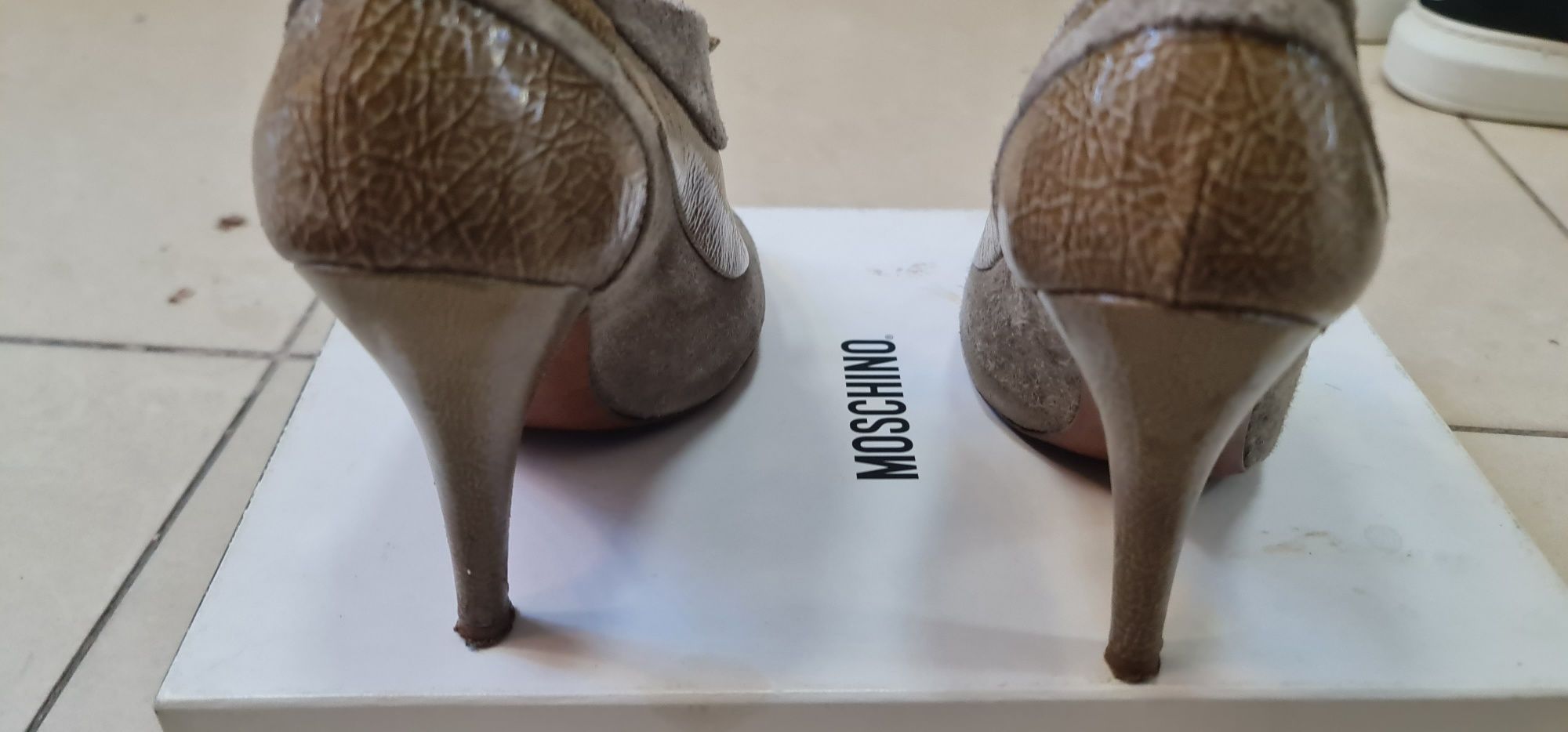 Боти с отворени пръсти естествена, кожа и велур Moschino