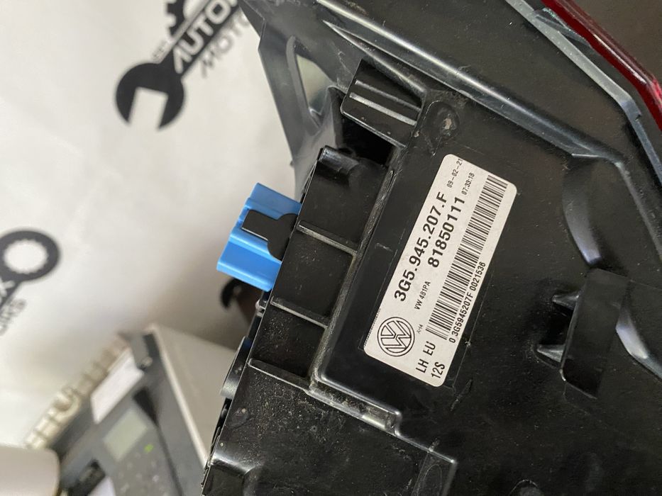 Stop stanga pe aripa matrix Vw Passat B8 facelift sedan cu DEFECT