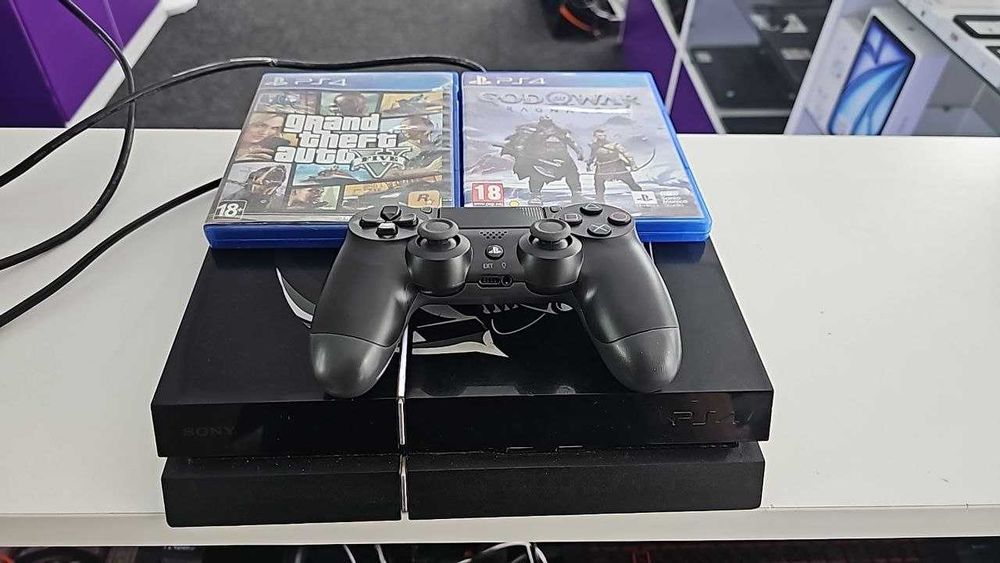 PlayStation 4 (1TB, модель CUH-1208B), 2 диска с играми