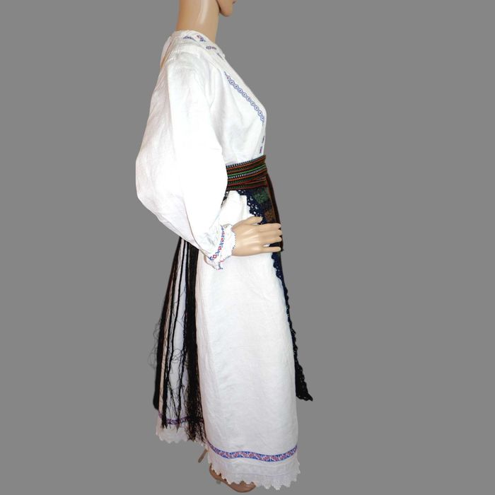 Costum popular vechi din Banat : spacel , poale si sort masura S-M