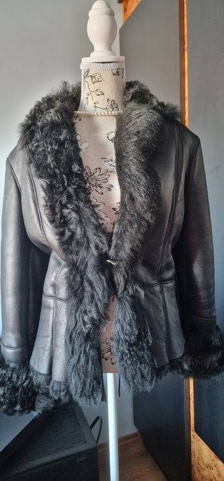 Haina din piele imblanita