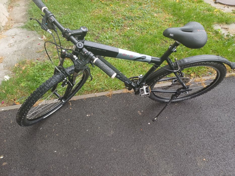 Bicicletă MTB cu roti de 26 si cadru de aluminiu