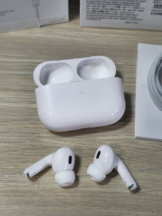 Căști AirPods Pro 2 ca noi