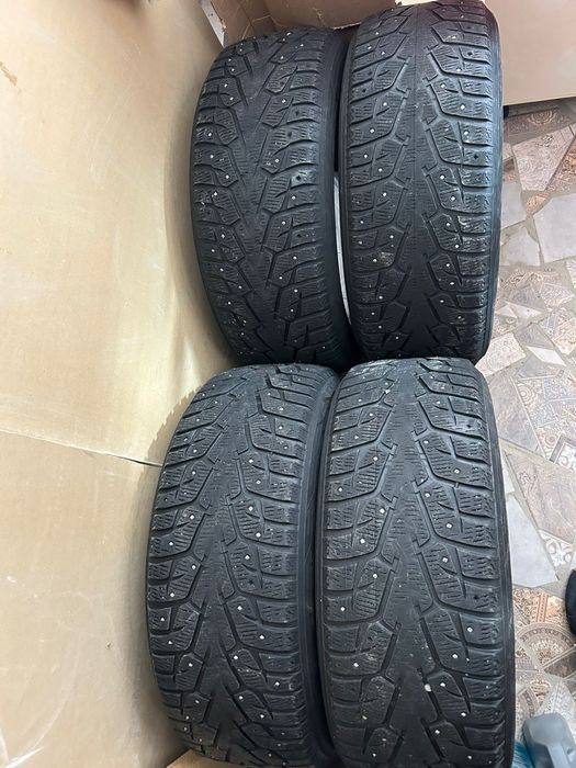 Продается шины зимние yokohama шипы