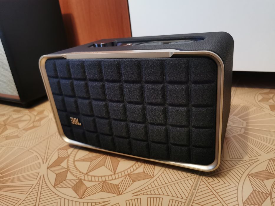 JBL Authentics 200