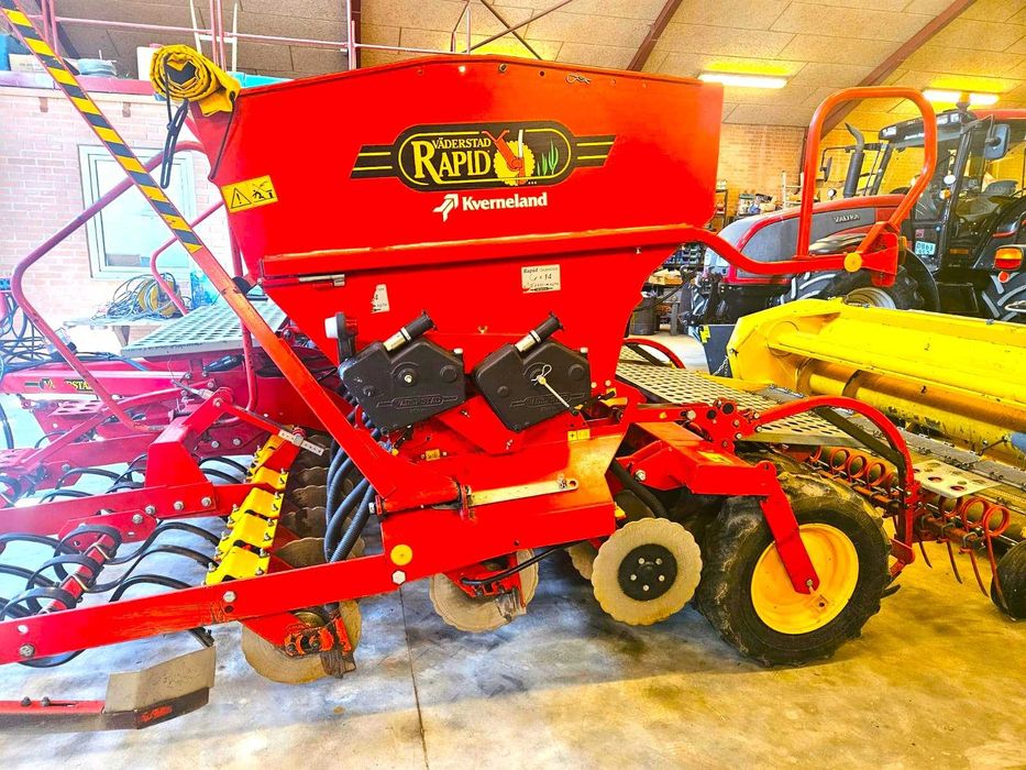 Semanatoare Vaderstad Rapid 400 C an 2018 cu fertilizare discuri Kuhn