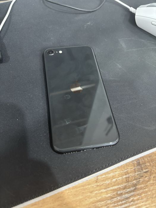Продается Iphone SE 2020