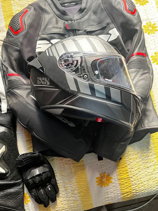 Vând echipament Moto complet ,omologat