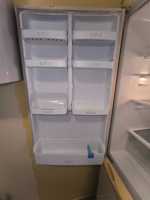 Хладилник с фризер LG