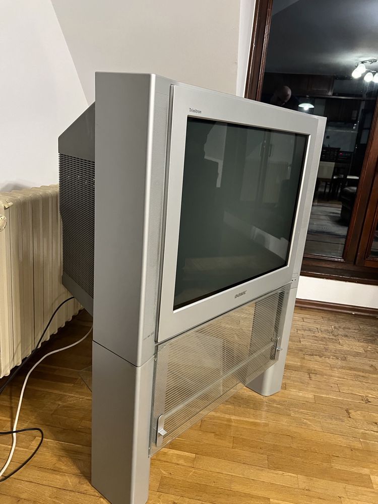 Телевизор Sony Trinitron 100 Hz, плосък екран