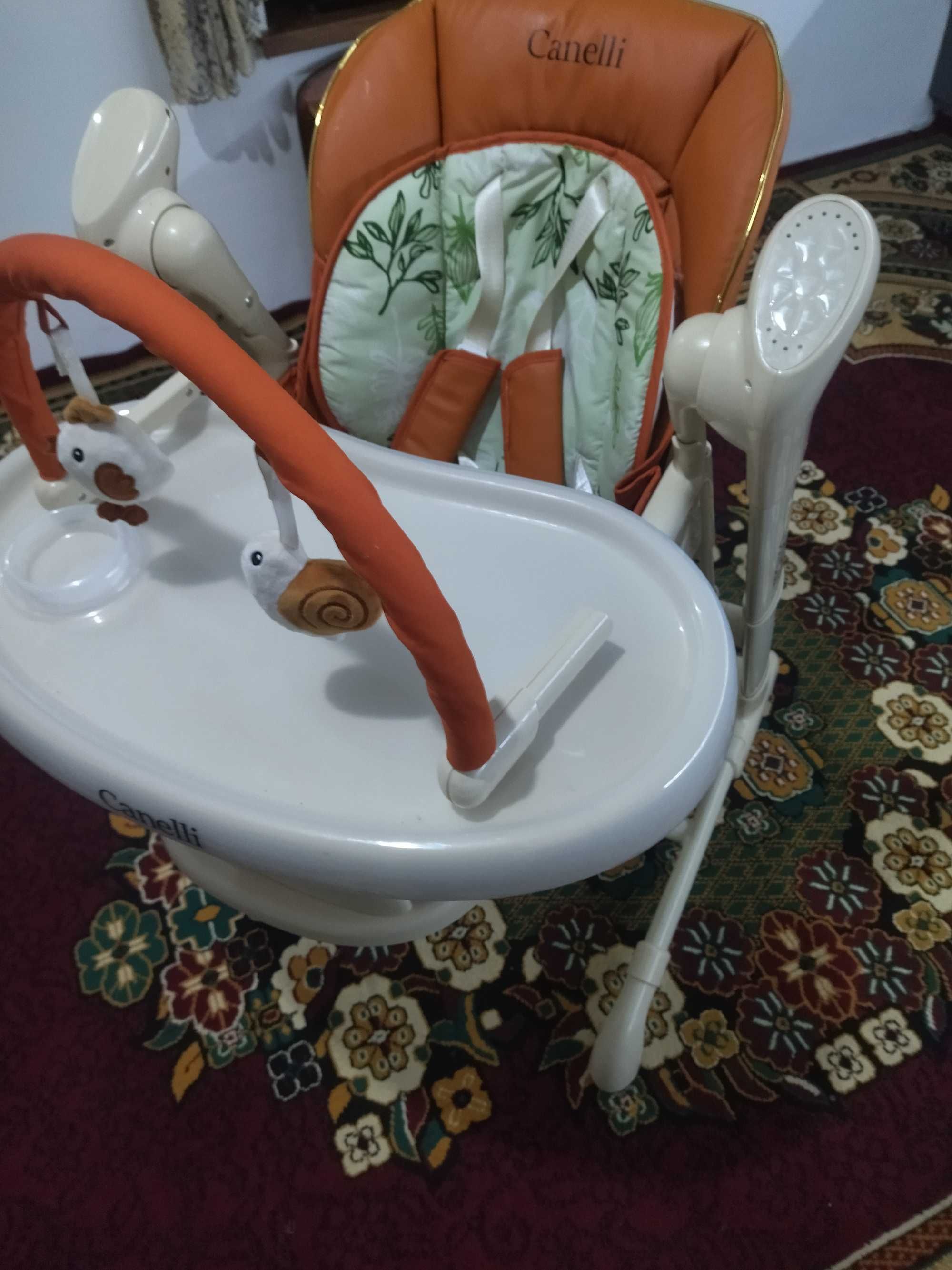 Прадаётся детский стульчик для кормления 2 в одном фирмы Canelli