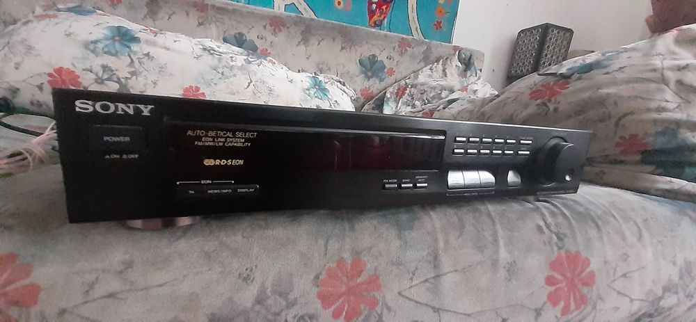 Тюнер  Sony  . Тюнер