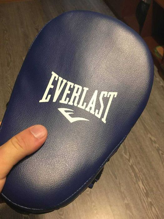 Боксерские лапы Everlast новые
