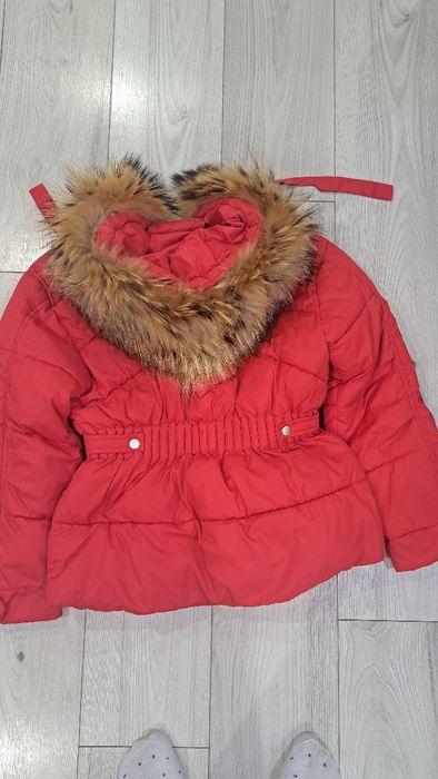 Страхотно дамско яке с огромен пух от лисица.