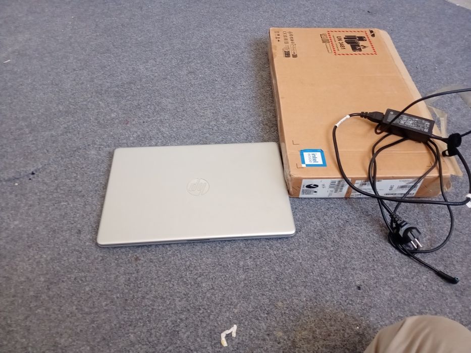 HP Laptop 
15s-fq5295nia

Intel® Core™ i5-1235U Processor [2]

512GB S