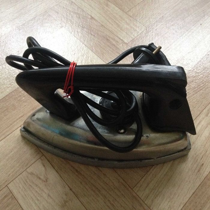 Утюг 220 вольт, 1000 вт - производство СССР