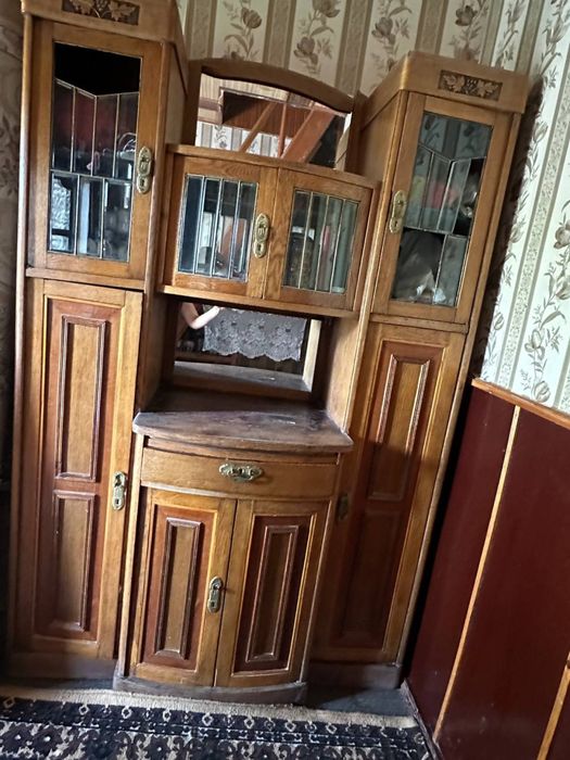 Продам Антикварный буфет