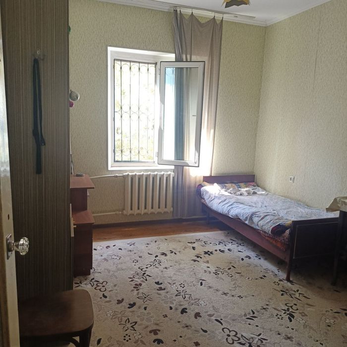 3/1/5 (1 этаж). Сергели 2. Квартира 78 м². Дом панельный Метро 500 м